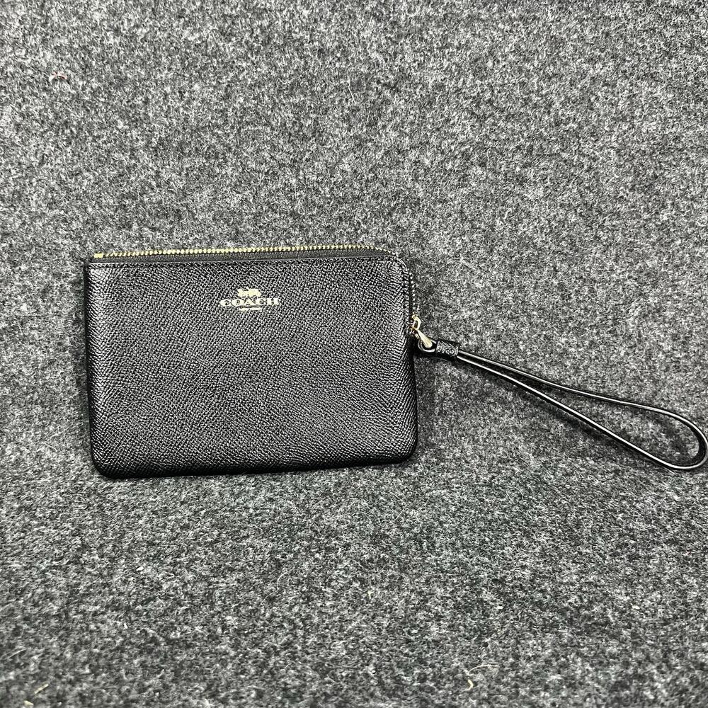 Coach Large Corner Zip pebble texture Wristlet Wallet Gold black